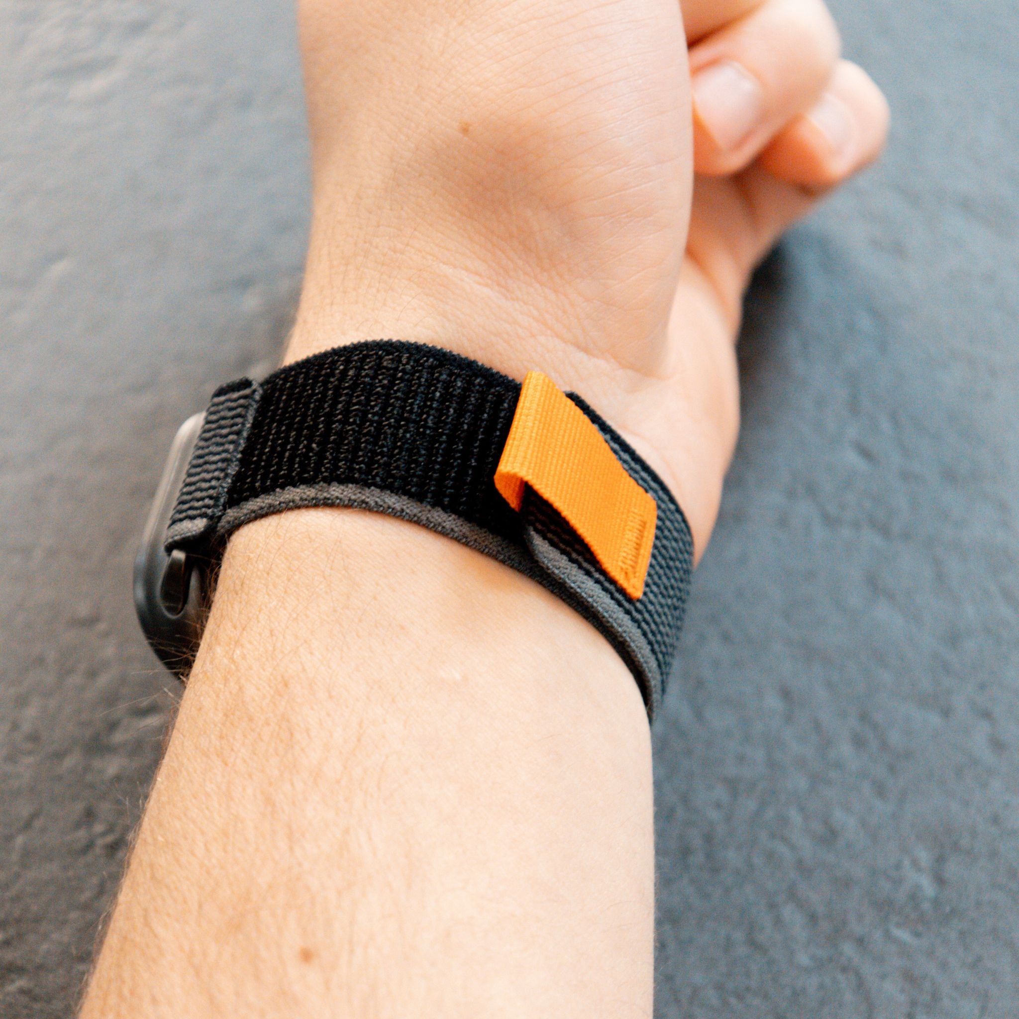 Trail Loop Armband Schwarz Orange